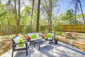 Hot Tub, Fire Pit: Retreat in The Woodlands!