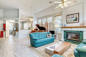 Hot Tub, Fire Pit: Retreat in The Woodlands!