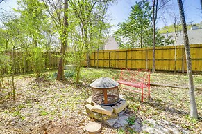 Hot Tub, Fire Pit: Retreat in The Woodlands!