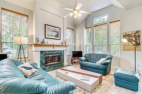 Hot Tub, Fire Pit: Retreat in The Woodlands!