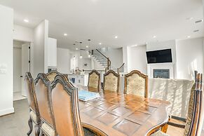 7 Mi to The Galleria: Modern Home w/ Fenced Yard