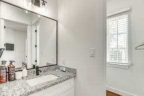 7 Mi to The Galleria: Modern Home w/ Fenced Yard