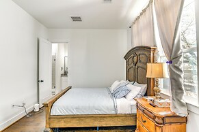 7 Mi to The Galleria: Modern Home w/ Fenced Yard