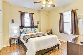 Half-mi to Galveston Strand: Charming Home w/ Yard