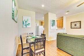 Half-mi to Galveston Strand: Charming Home w/ Yard