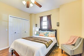 Half-mi to Galveston Strand: Charming Home w/ Yard