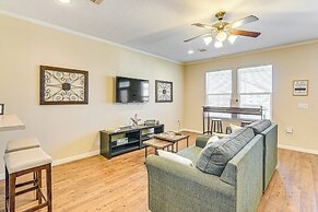 Half-mi to Galveston Strand: Charming Home w/ Yard