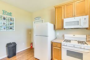 Half-mi to Galveston Strand: Charming Home w/ Yard