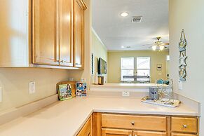 Half-mi to Galveston Strand: Charming Home w/ Yard