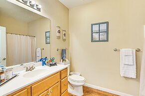 Half-mi to Galveston Strand: Charming Home w/ Yard