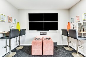 4 Mi to Airport: Atlanta Home w/ Deck & Hot Tub