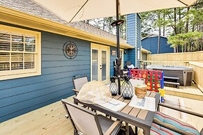 4 Mi to Airport: Atlanta Home w/ Deck & Hot Tub