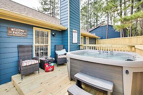 4 Mi to Airport: Atlanta Home w/ Deck & Hot Tub
