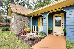 4 Mi to Airport: Atlanta Home w/ Deck & Hot Tub