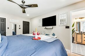 4 Mi to Airport: Atlanta Home w/ Deck & Hot Tub