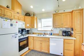 1 Block to Twin Rocks Beach: Pet-friendly Cottage