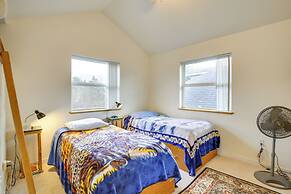 1 Block to Twin Rocks Beach: Pet-friendly Cottage