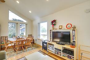 1 Block to Twin Rocks Beach: Pet-friendly Cottage