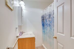 1 Block to Twin Rocks Beach: Pet-friendly Cottage