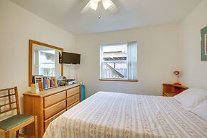 1 Block to Twin Rocks Beach: Pet-friendly Cottage