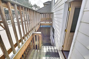 1 Block to Twin Rocks Beach: Pet-friendly Cottage