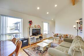 1 Block to Twin Rocks Beach: Pet-friendly Cottage