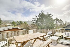 1 Block to Twin Rocks Beach: Pet-friendly Cottage