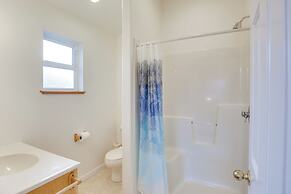 1 Block to Twin Rocks Beach: Pet-friendly Cottage