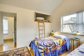 1 Block to Twin Rocks Beach: Pet-friendly Cottage