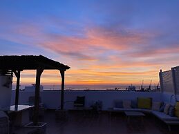 3bed Penthouse With Large Terrace & Sea View