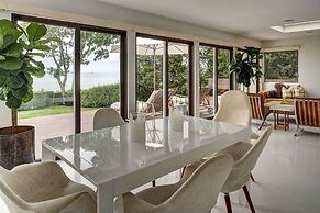 Sunset Villa by Rove Beachfront w Deck Pool