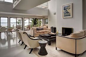 Sunset Villa by Rove Beachfront w Deck Pool