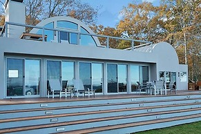 Sunset Villa by Rove Beachfront w Deck Pool