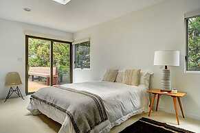 Sunset Villa by Rove Beachfront w Deck Pool