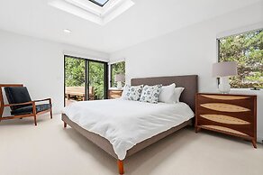 Sunset Villa by Rove Beachfront w Deck Pool