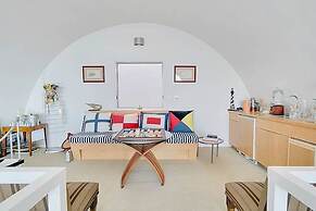 Sunset Villa by Rove Beachfront w Deck Pool