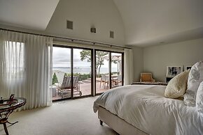 Sunset Villa by Rove Beachfront w Deck Pool