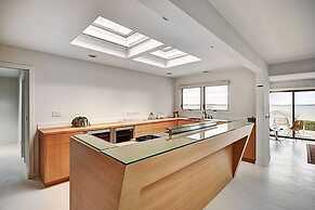 Sunset Villa by Rove Beachfront w Deck Pool