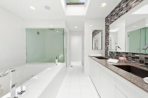 Sunset Villa by Rove Beachfront w Deck Pool