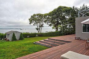 Sunset Villa by Rove Beachfront w Deck Pool