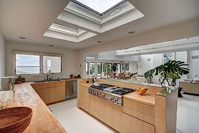 Sunset Villa by Rove Beachfront w Deck Pool