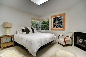 Sunset Villa by Rove Beachfront w Deck Pool