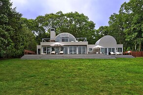 Sunset Villa by Rove Beachfront w Deck Pool