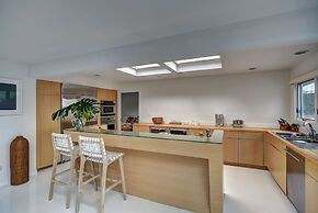 Sunset Villa by Rove Beachfront w Deck Pool