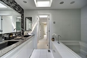 Sunset Villa by Rove Beachfront w Deck Pool