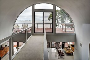 Sunset Villa by Rove Beachfront w Deck Pool