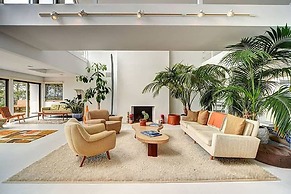 Sunset Villa by Rove Beachfront w Deck Pool