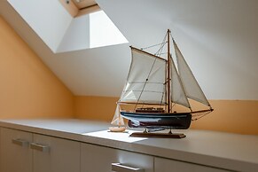 Huswell - Apartment With Sunny Terrace and Parking