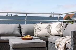 Huswell - Apartment With Sunny Terrace and Parking