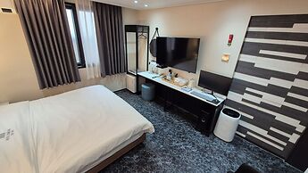 HOTEL DEMEURE